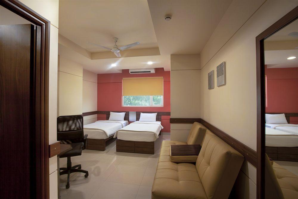 Hotel Agartala Extérieur photo