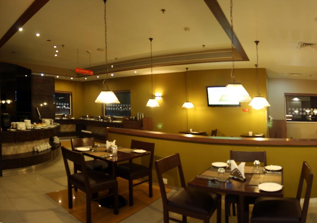 Hotel Agartala Extérieur photo