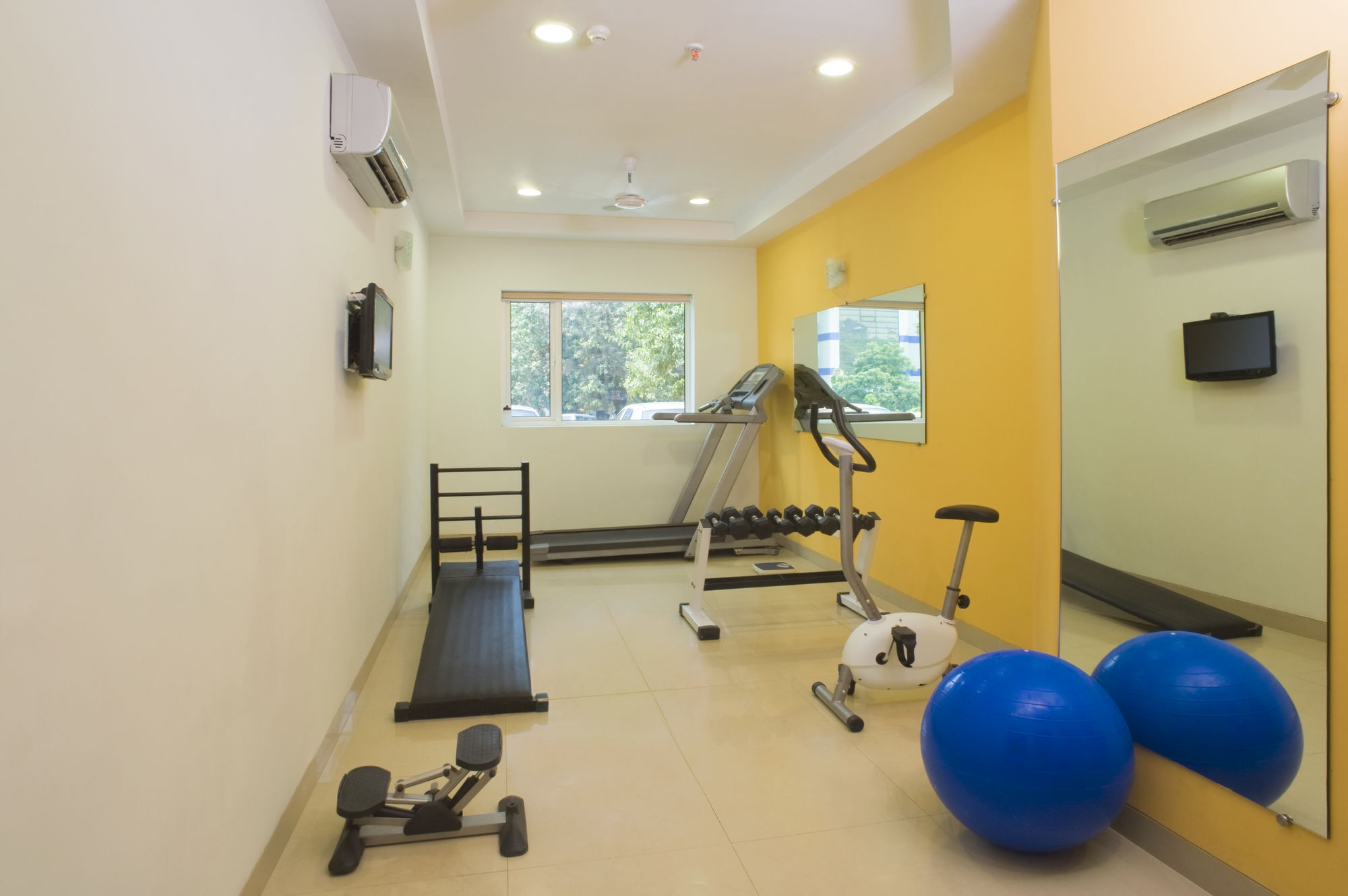 Hotel Agartala Extérieur photo