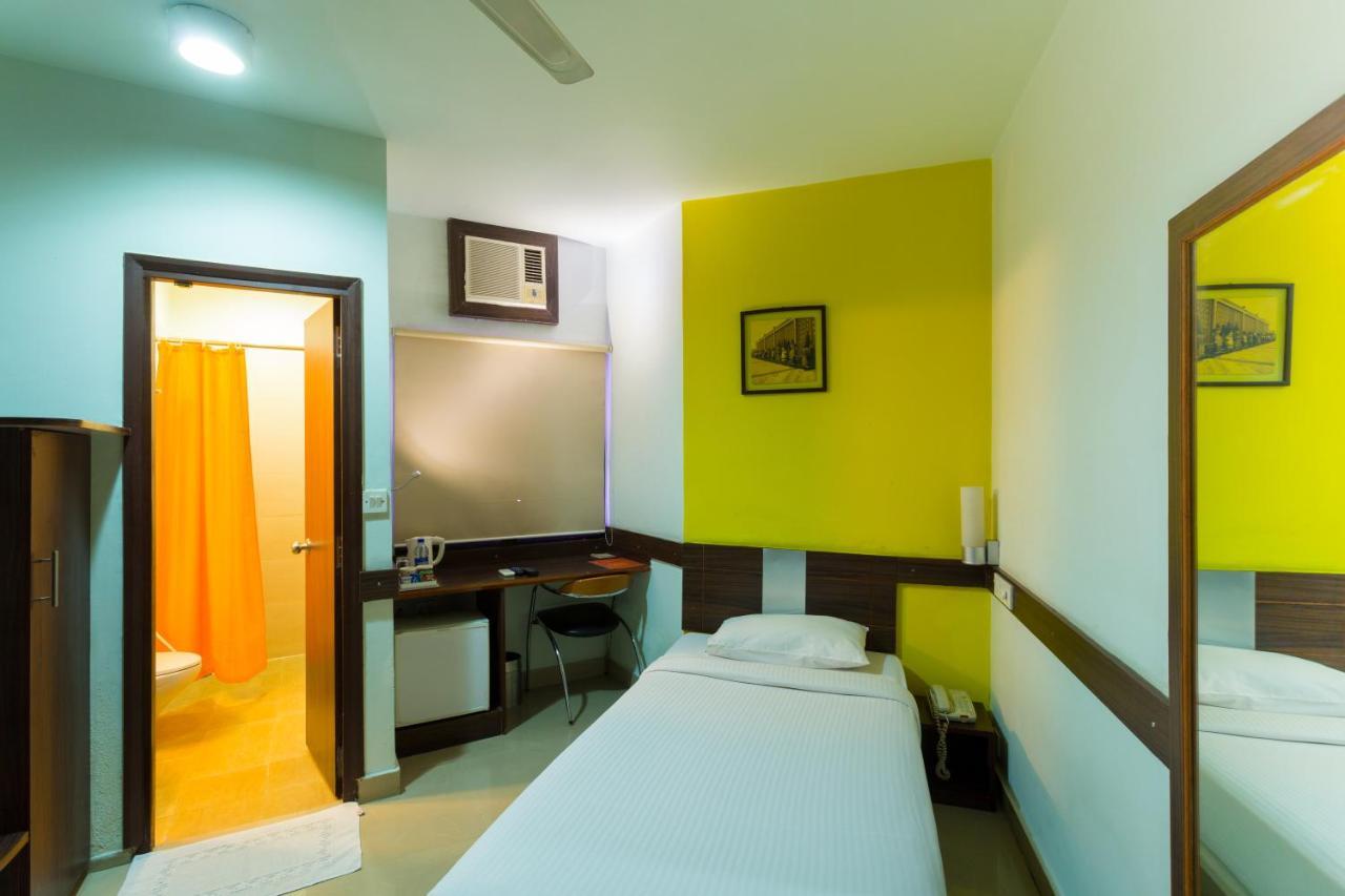 Hotel Agartala Extérieur photo